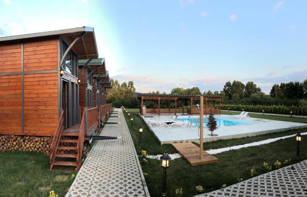 Castle Nolana Hotel Geredeli Kültér fotó