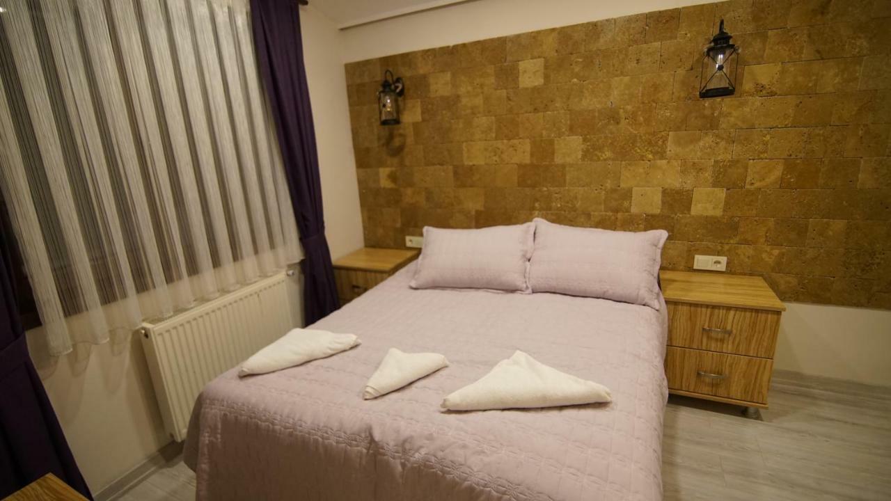 Castle Nolana Hotel Geredeli Kültér fotó