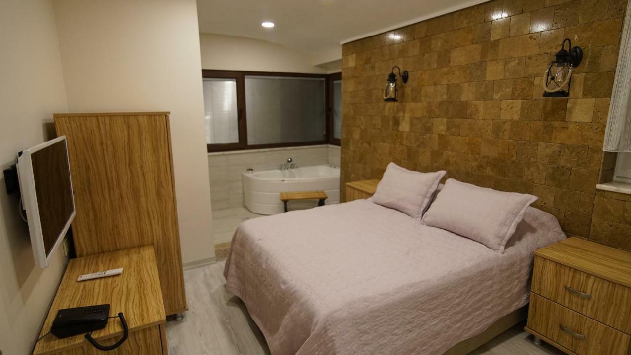 Castle Nolana Hotel Geredeli Kültér fotó
