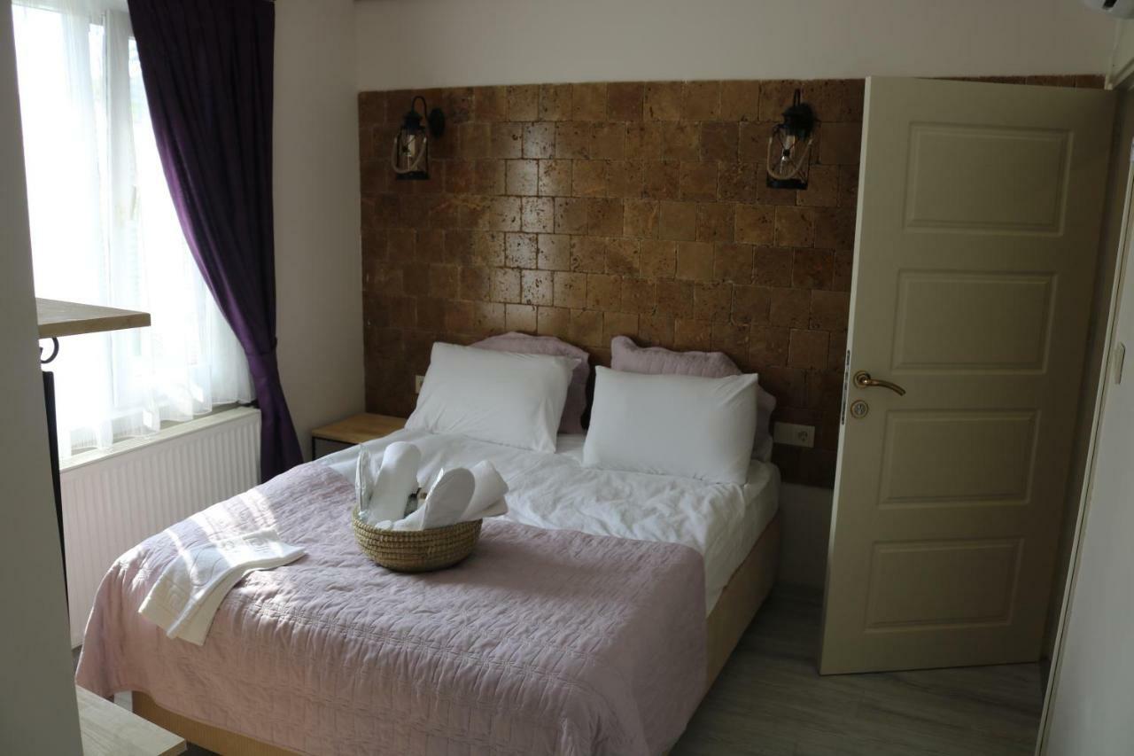 Castle Nolana Hotel Geredeli Kültér fotó
